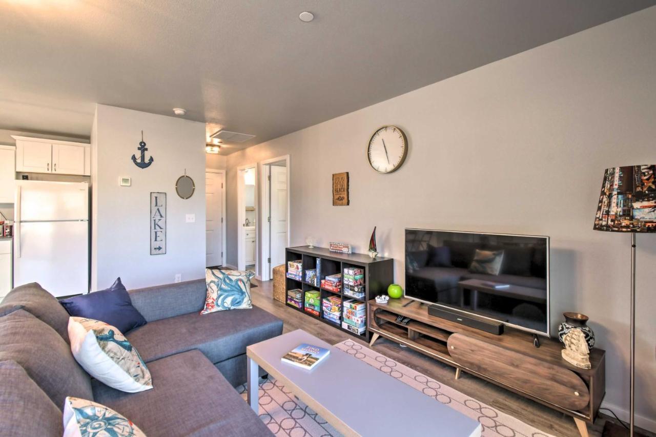 Canal Cottage Retreat With Dock And Waterfront Views Ocean Shores Extérieur photo