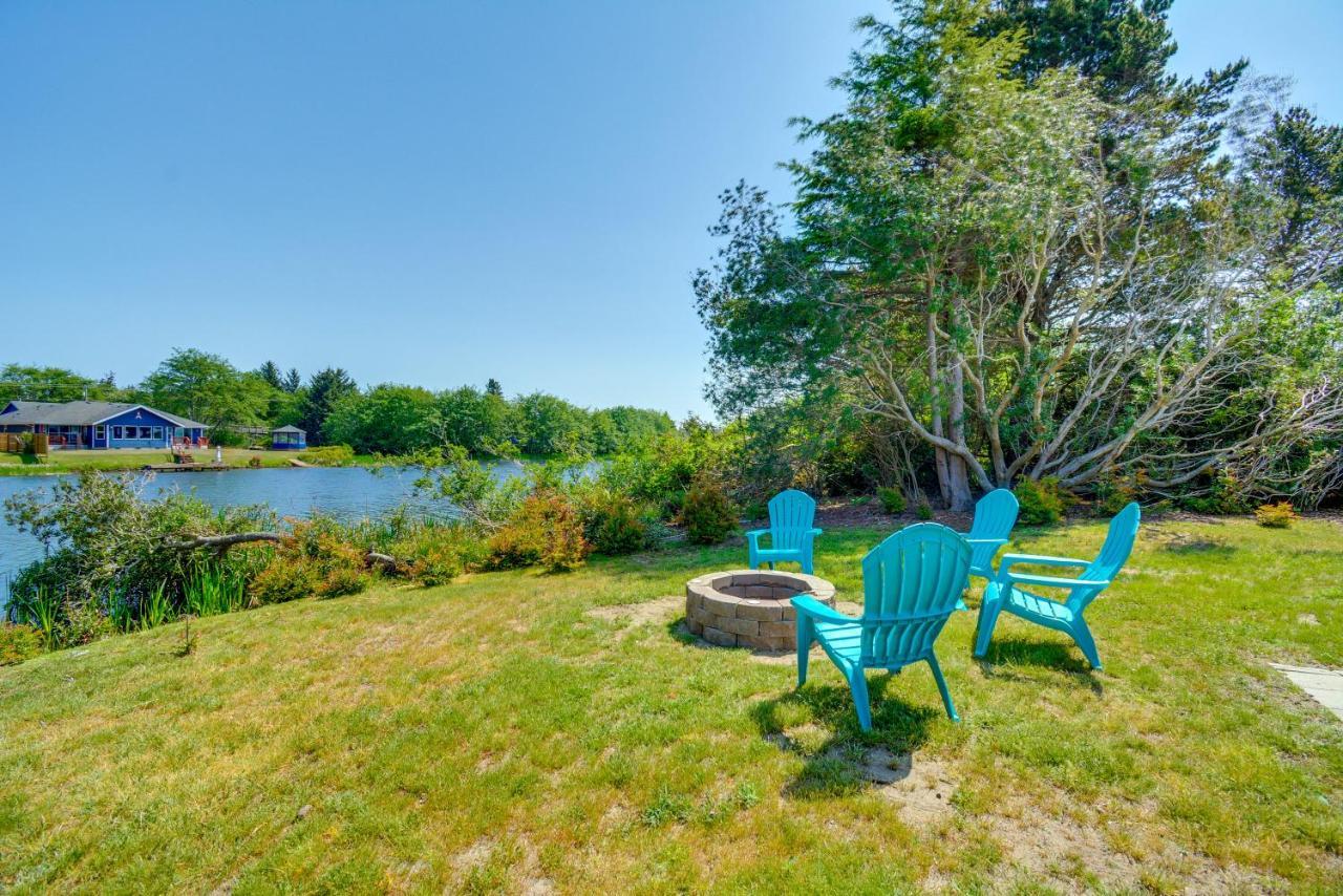 Canal Cottage Retreat With Dock And Waterfront Views Ocean Shores Extérieur photo